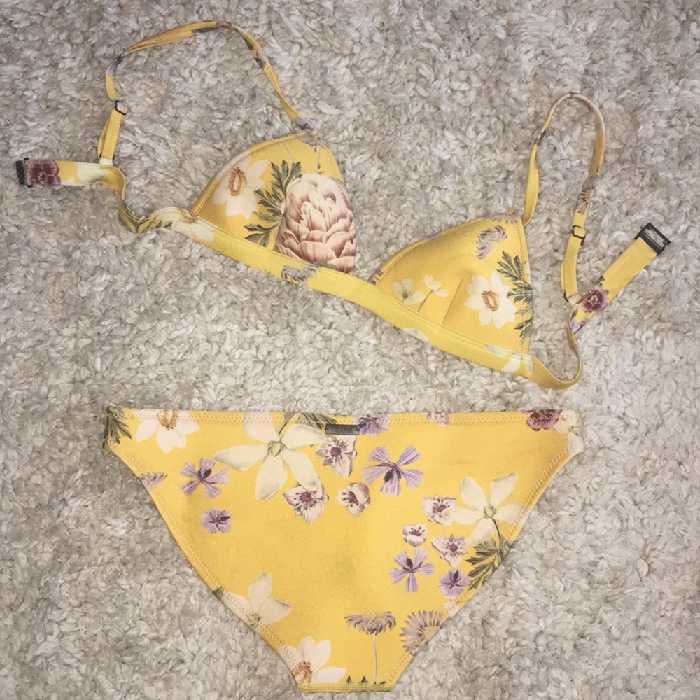 Triangl Bikini - image 1